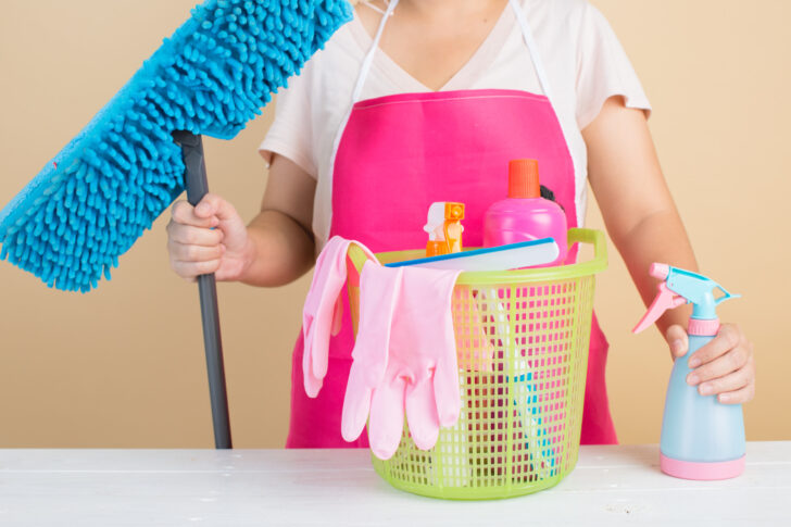 Aprenda a usar produtos de limpeza com quem entende do assunto